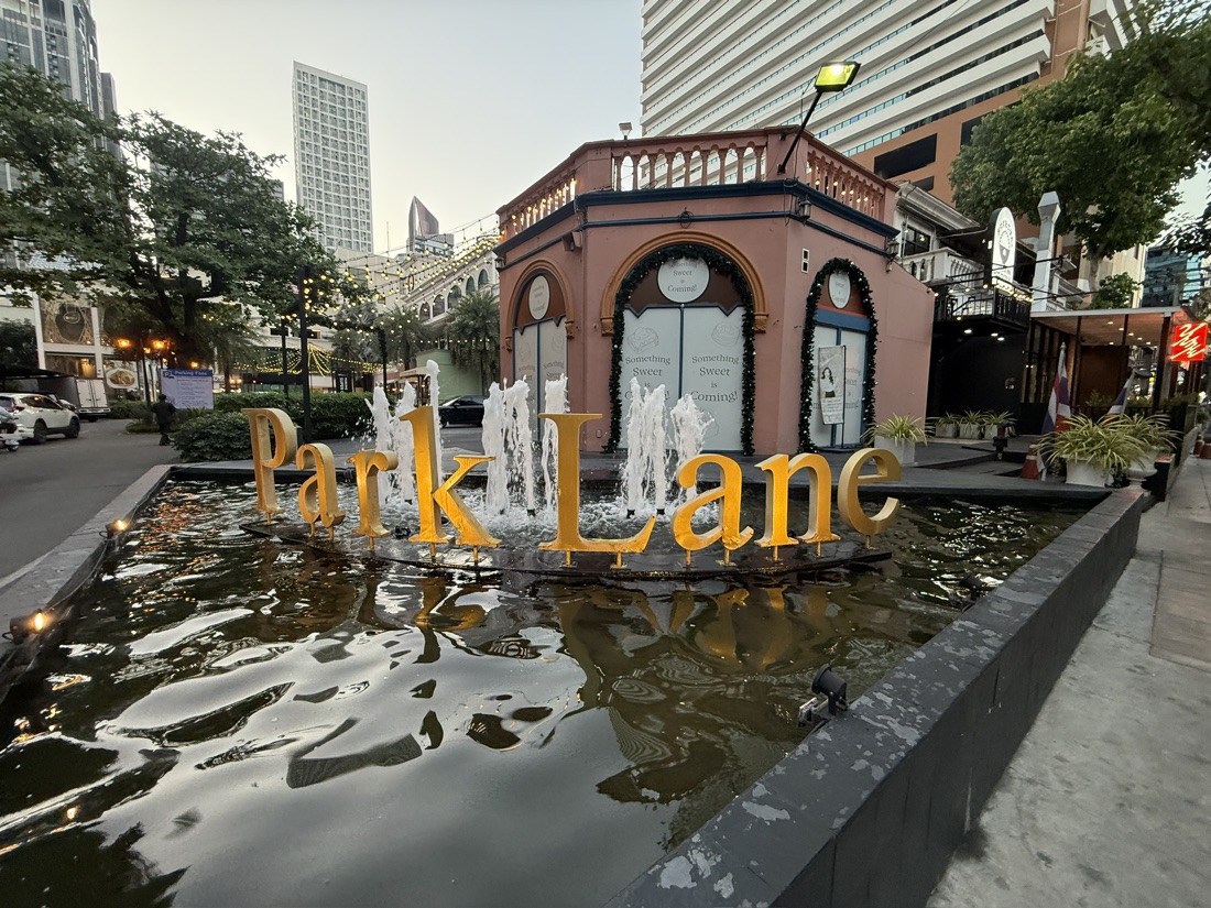 Park Lane fountain letters, Park Lane, Bangkok — made to order by Mommy Signage