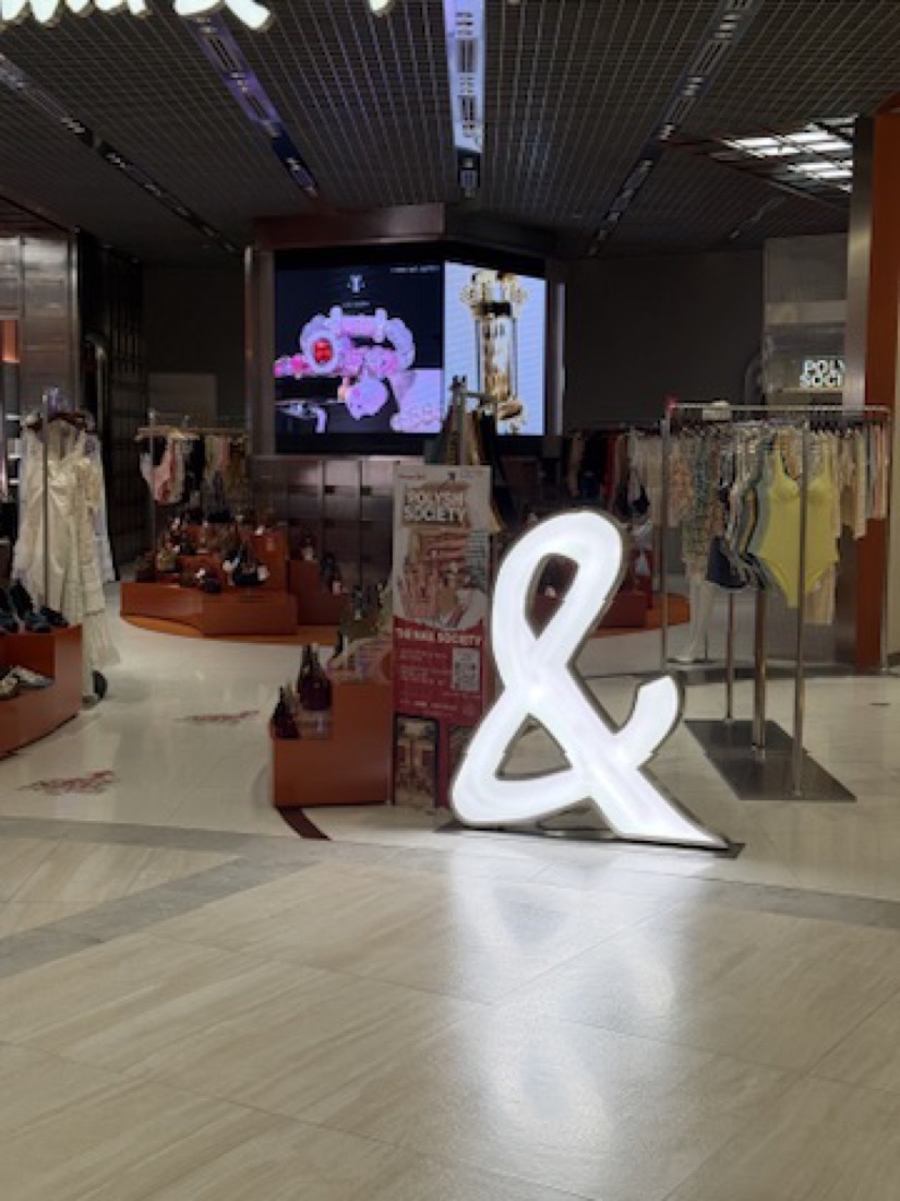 Illuminated ampersand display, Central Park, Bangkok — made to order by Mommy Signage