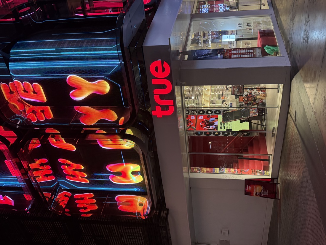 True store LED facade, Bangkok — made to order by Mommy Signage