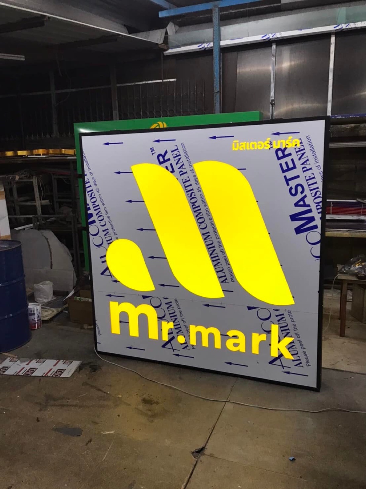 mr.mark illuminated lightbox in the Mommy Signage workshop